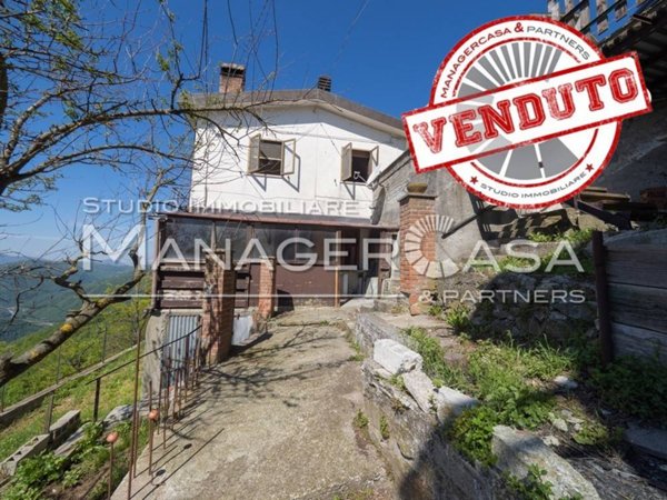 casa indipendente in vendita ad Isola del Cantone