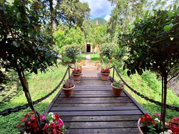 casa indipendente in vendita ad Isola del Cantone