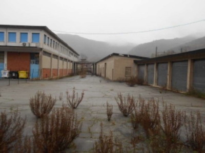 intera palazzina in vendita ad Isola del Cantone