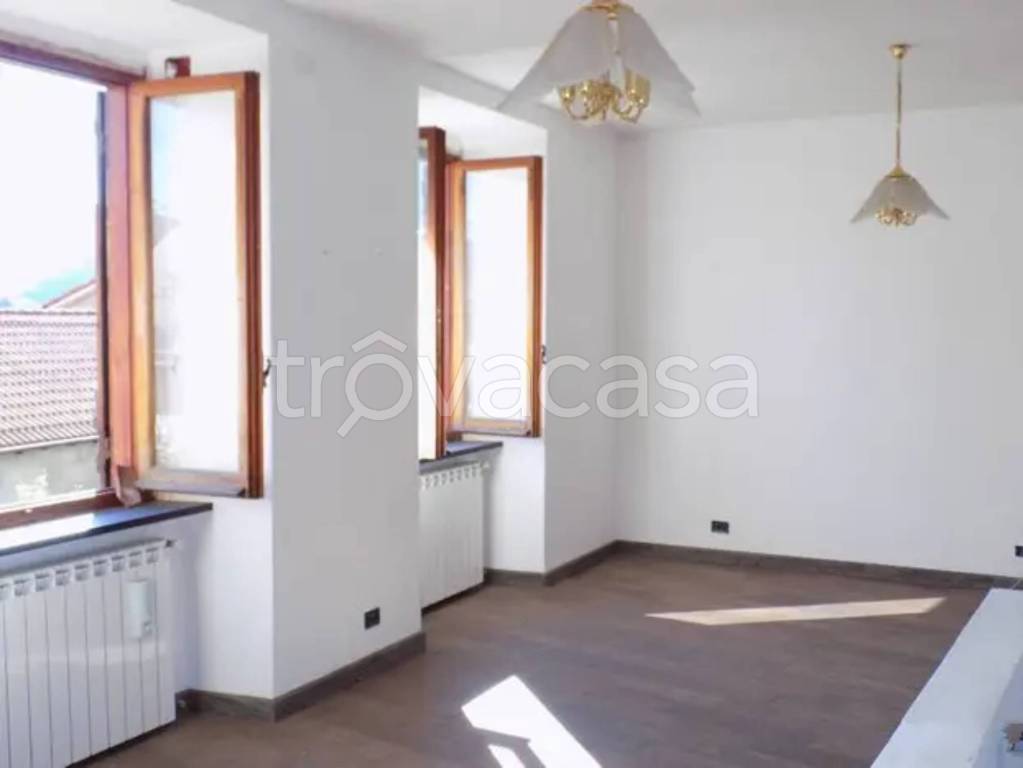 casa indipendente in vendita ad Isola del Cantone