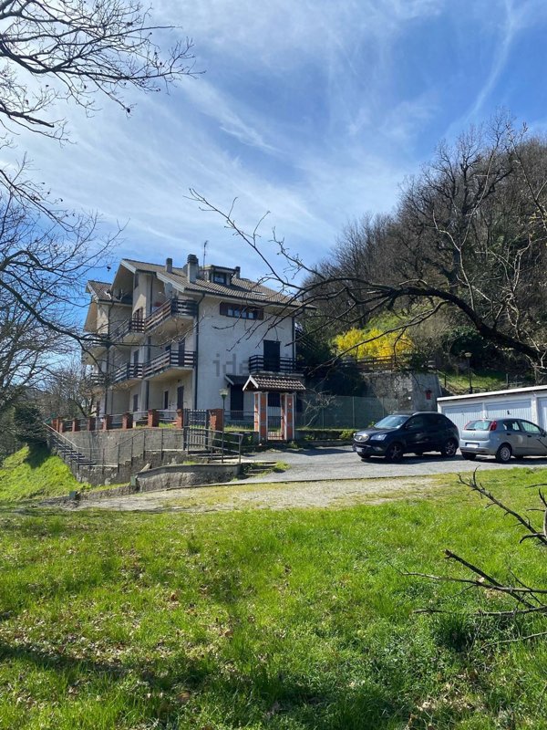 appartamento in vendita ad Isola del Cantone in zona Borlasca