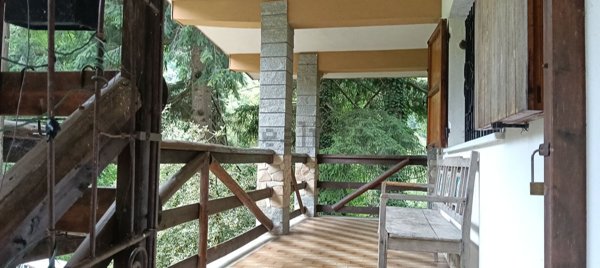 casa indipendente in vendita ad Isola del Cantone