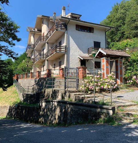 appartamento in vendita ad Isola del Cantone in zona Borlasca