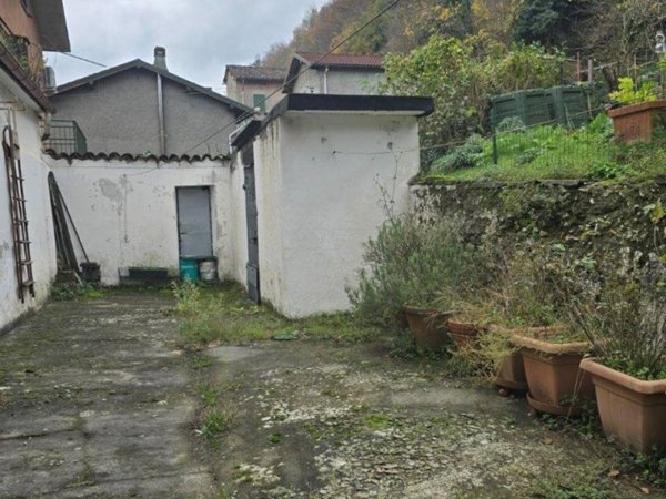 casa indipendente in vendita ad Isola del Cantone