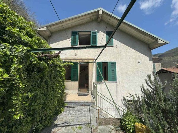 casa indipendente in vendita ad Isola del Cantone