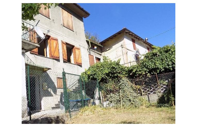 casa indipendente in vendita ad Isola del Cantone in zona Mereta