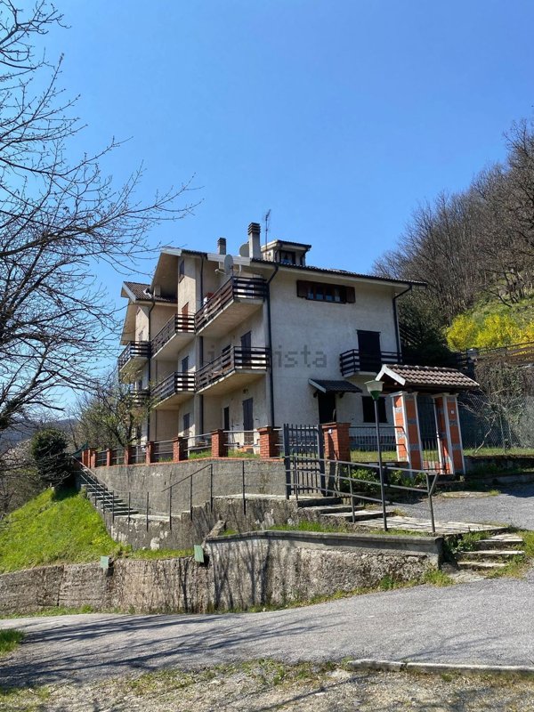 appartamento in vendita ad Isola del Cantone in zona Borlasca