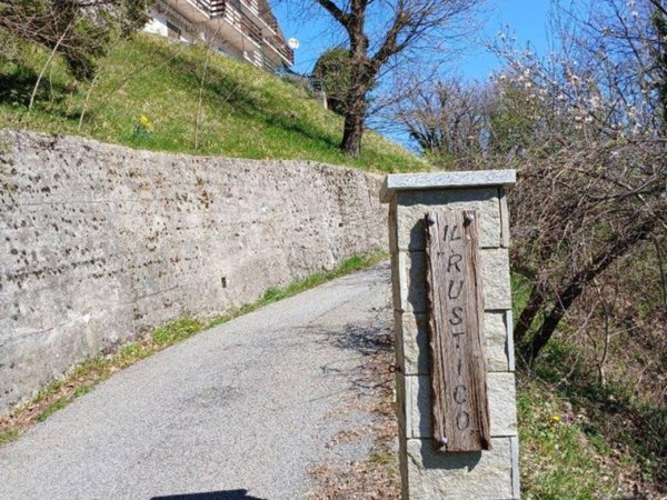 appartamento in vendita ad Isola del Cantone in zona Borlasca