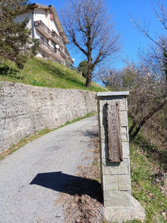 appartamento in vendita ad Isola del Cantone in zona Borlasca