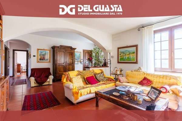 casa indipendente in vendita ad Isola del Cantone