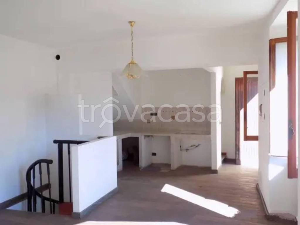casa indipendente in vendita ad Isola del Cantone