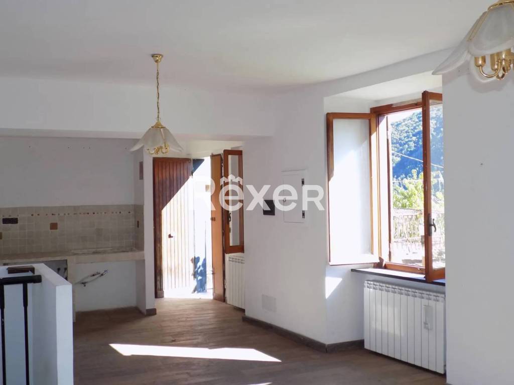 casa indipendente in vendita ad Isola del Cantone
