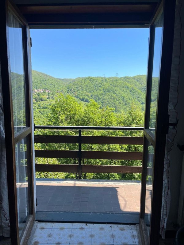 appartamento in vendita ad Isola del Cantone in zona Borlasca