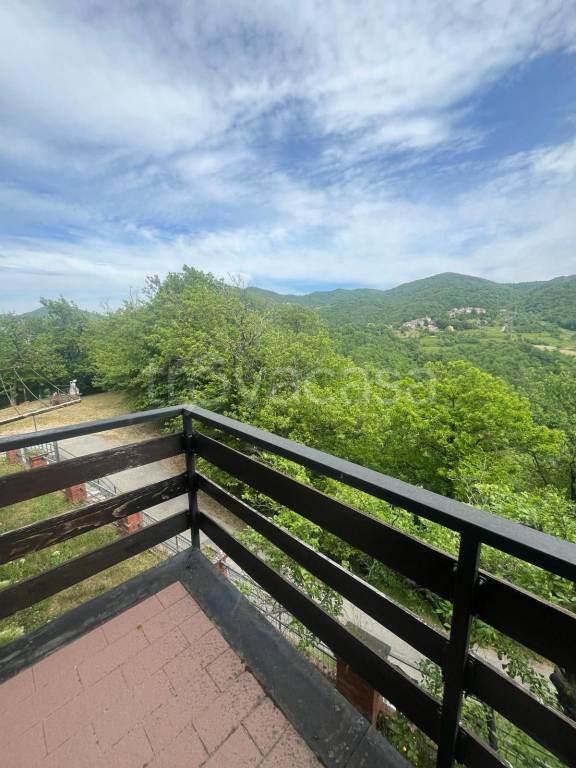appartamento in vendita ad Isola del Cantone in zona Borlasca