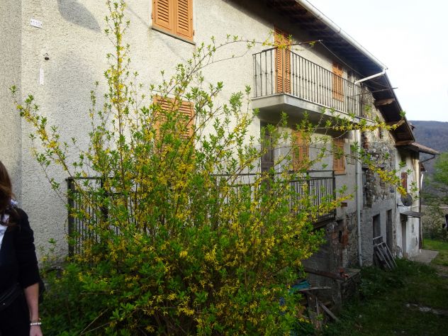 casa semindipendente in vendita ad Isola del Cantone in zona Borlasca