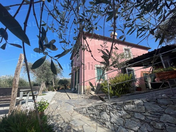 casa indipendente in vendita a Lavagna