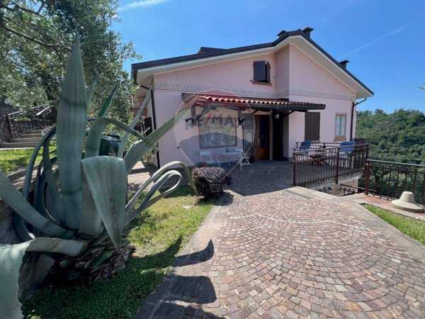 casa indipendente in vendita a Lavagna