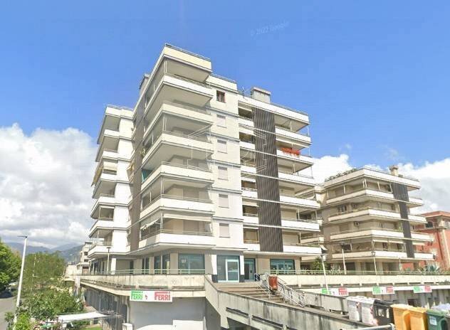 locale commerciale in vendita a Lavagna