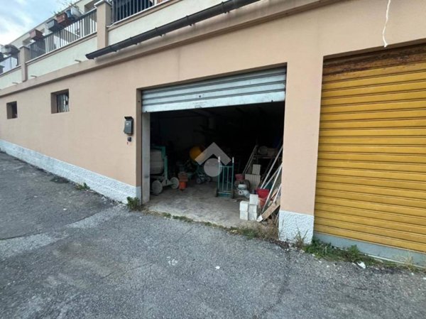 locale commerciale in vendita a Lavagna