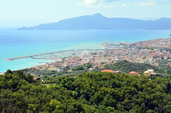 negozio in vendita a Lavagna