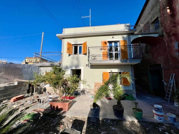 casa indipendente in vendita a Lavagna