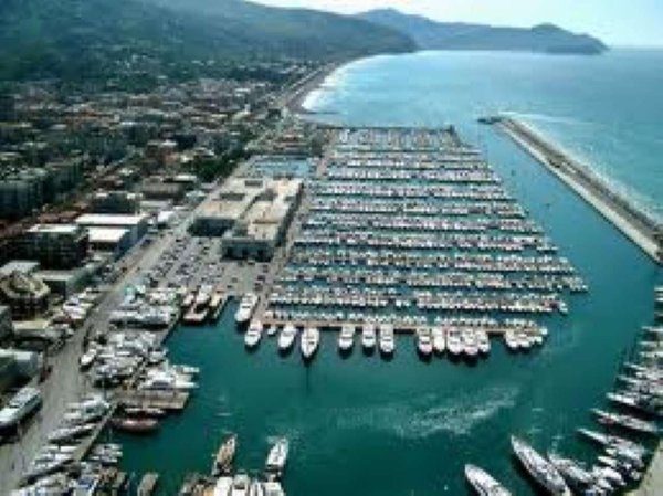 negozio in vendita a Lavagna