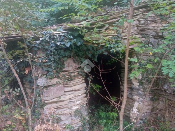 locale di sgombero in vendita a Lavagna