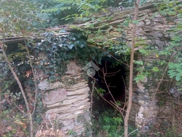 locale di sgombero in vendita a Lavagna