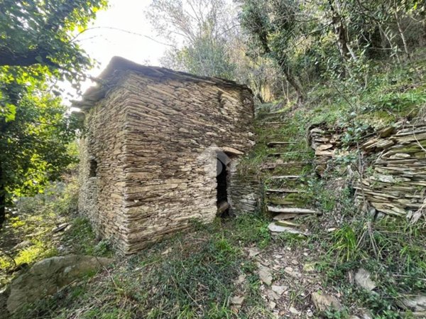 locale di sgombero in vendita a Lavagna