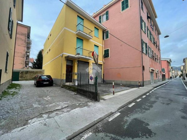 locale commerciale in vendita a Lavagna