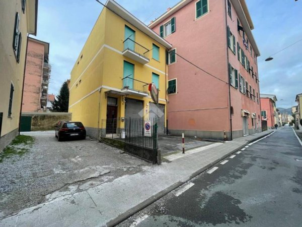 locale commerciale in vendita a Lavagna