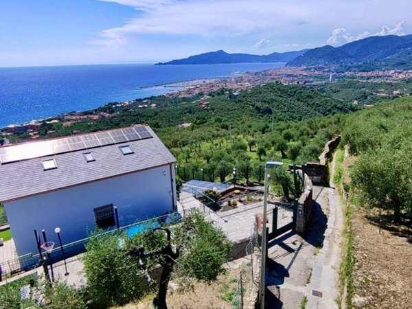 casa indipendente in vendita a Lavagna