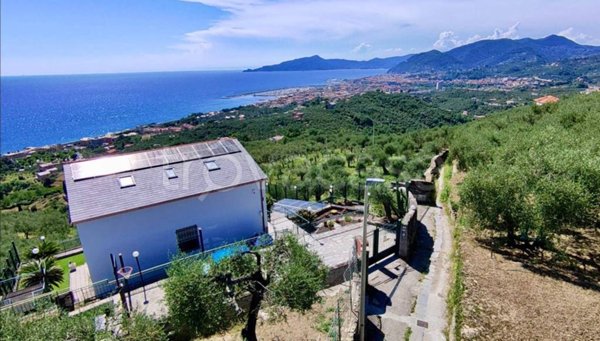 casa indipendente in vendita a Lavagna