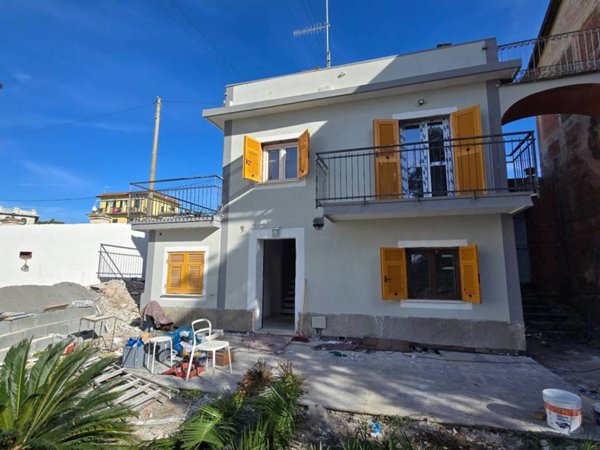 casa indipendente in vendita a Lavagna