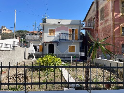 casa indipendente in vendita a Lavagna