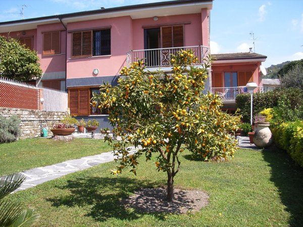 casa indipendente in vendita a Lavagna