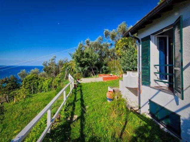 casa indipendente in vendita a Lavagna
