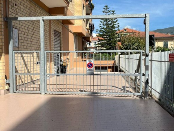 locale di sgombero in vendita a Lavagna