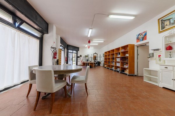 locale commerciale in vendita a Lavagna