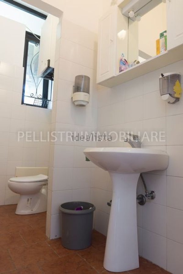 locale commerciale in vendita a Lavagna