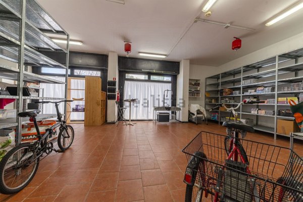 locale commerciale in vendita a Lavagna