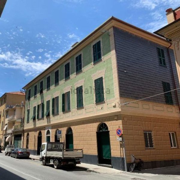 locale commerciale in vendita a Lavagna