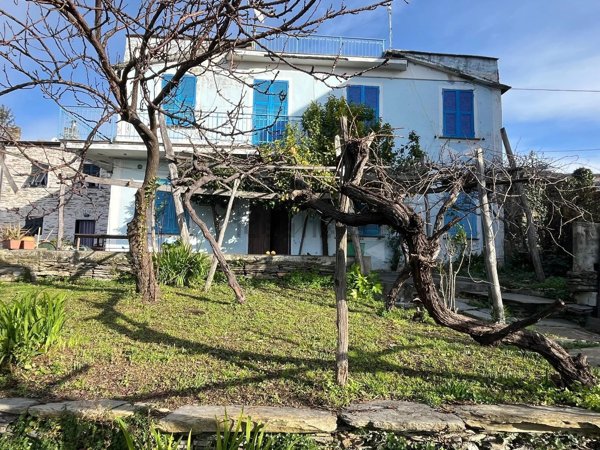 casa indipendente in vendita a Lavagna