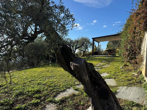 casa indipendente in vendita a Lavagna