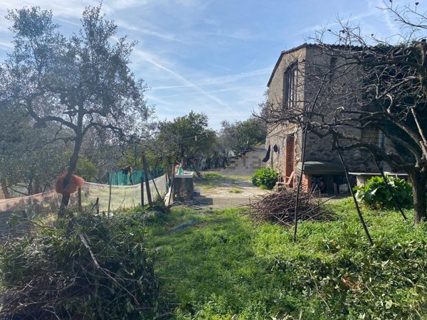 pentavano in vendita a Lavagna