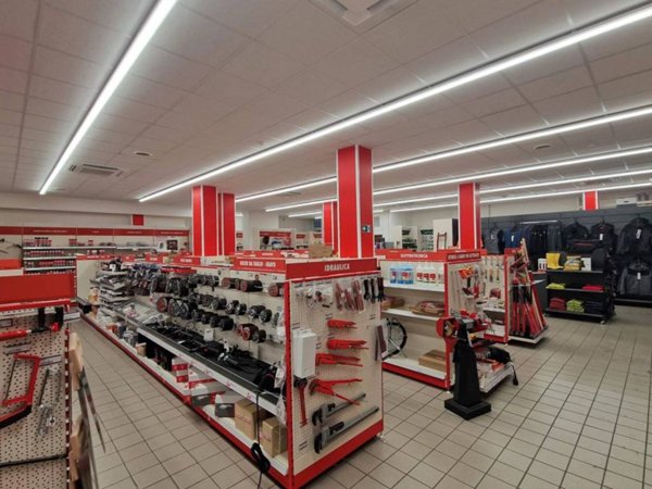 locale commerciale in vendita a Lavagna