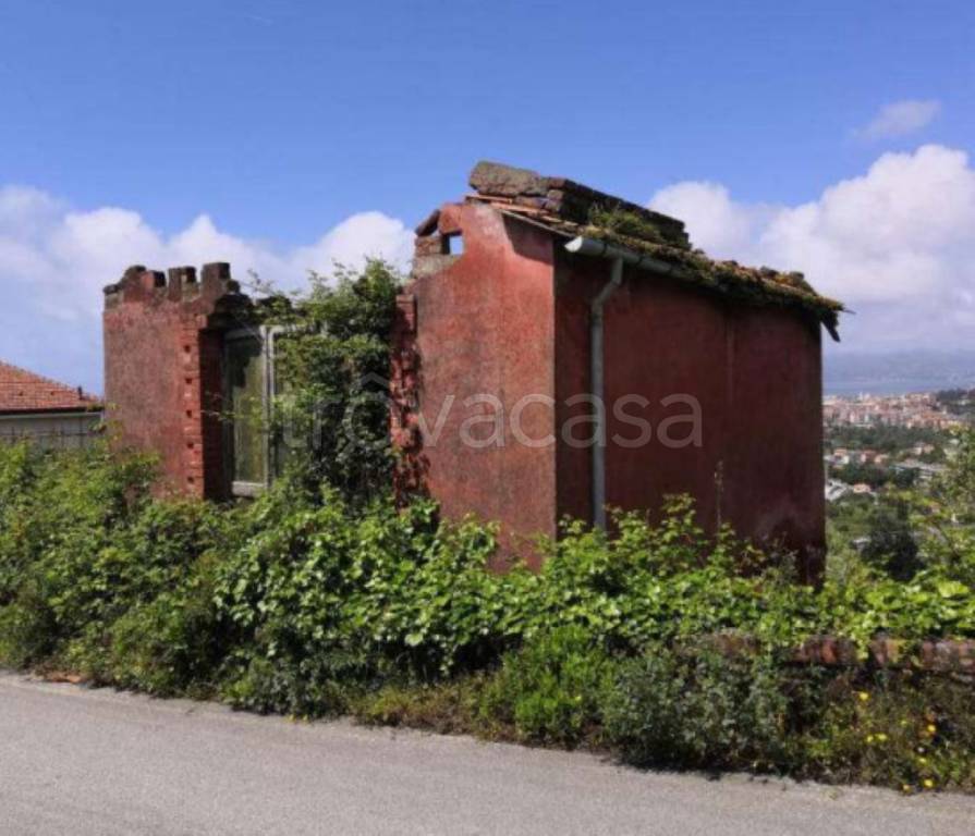 locale di sgombero in vendita a Lavagna