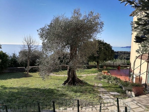 casa indipendente in vendita a Lavagna