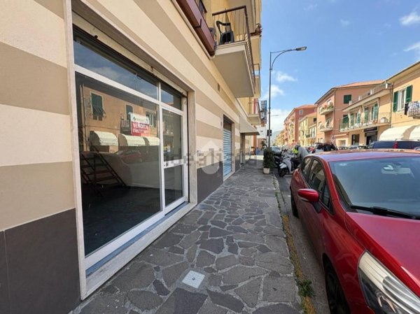 locale di sgombero in vendita a Lavagna