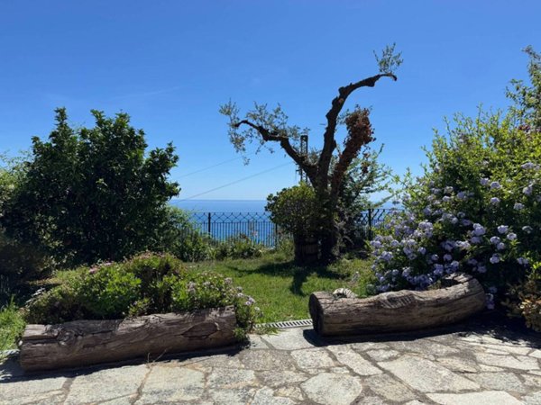 casa indipendente in vendita a Lavagna